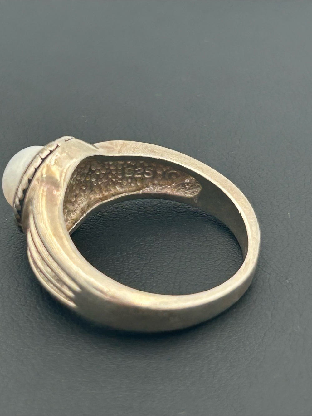 Vintage Sterling Silver Faux Pearl Ring - Picture 6 of 12